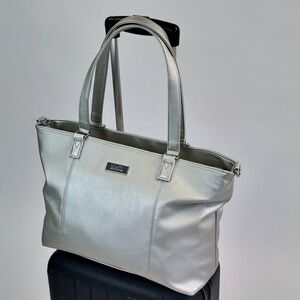 Mia☆Tui Animal Print Travel Tote Bag in Silver/Metallic Grey